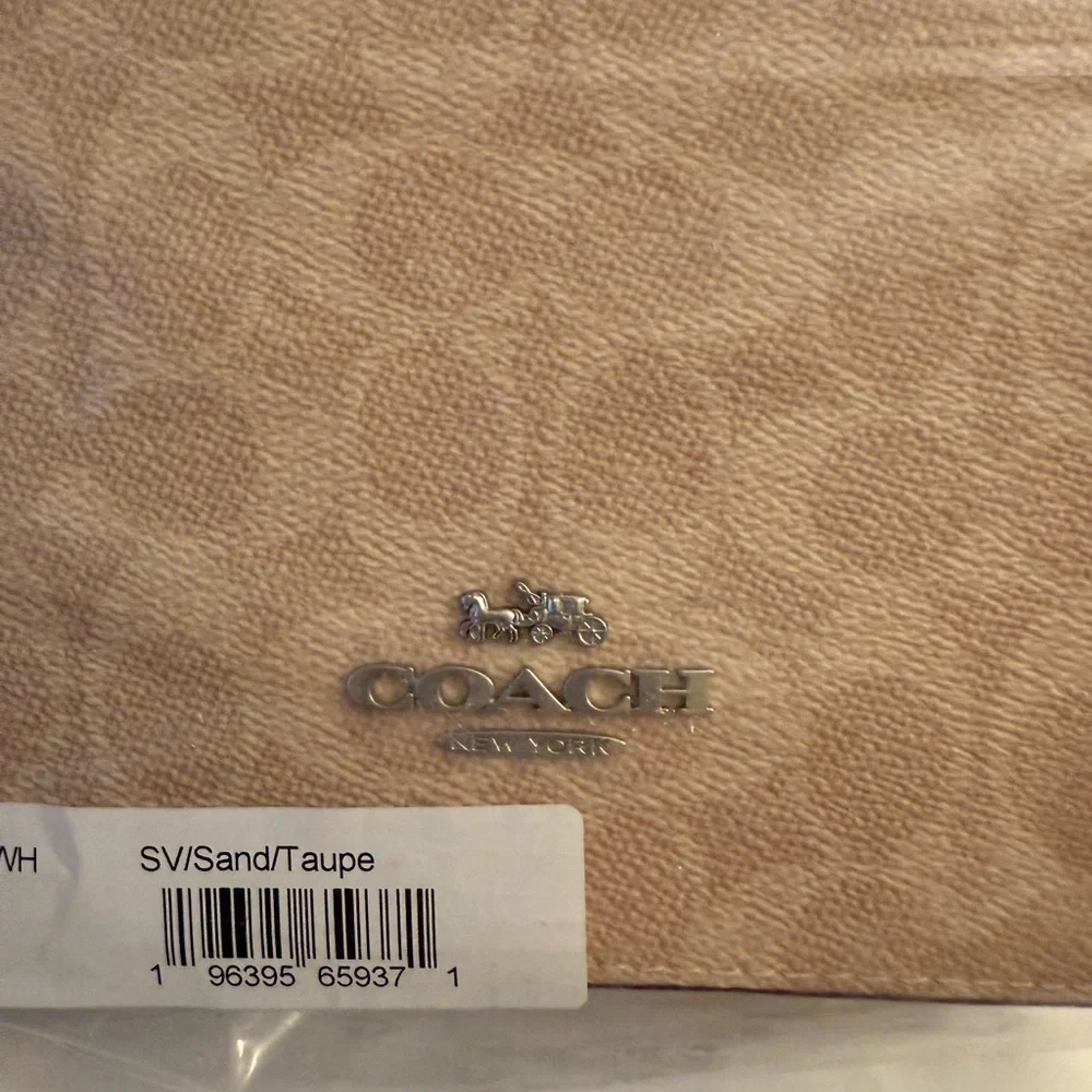 💛 Coach NWT Tan Quinn Bag Signature Canvas  crossbody Strap & Silver Hardware - Picture 7 of 9